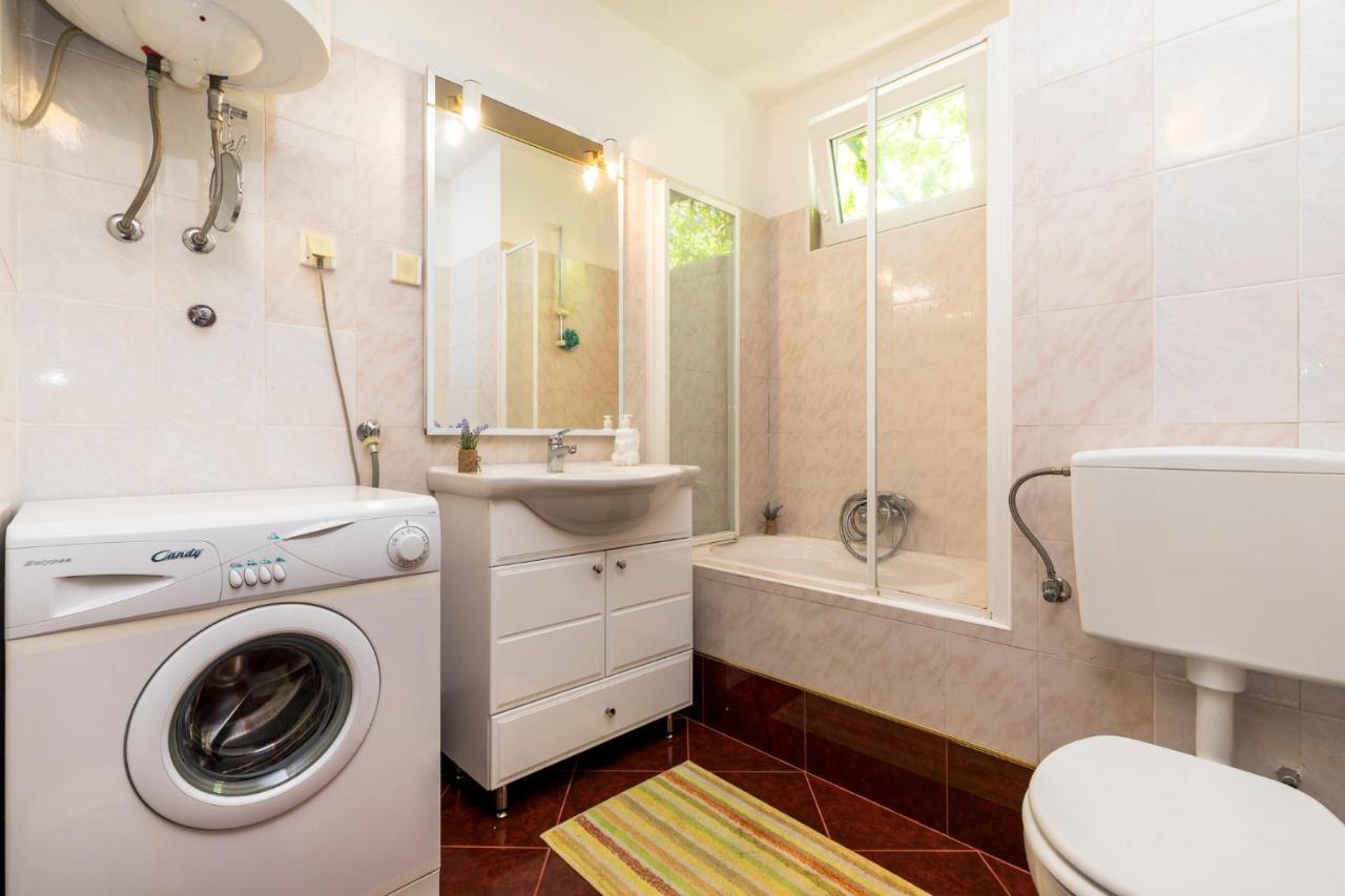 Apartman Maya Mali Lošinj Exteriör bild